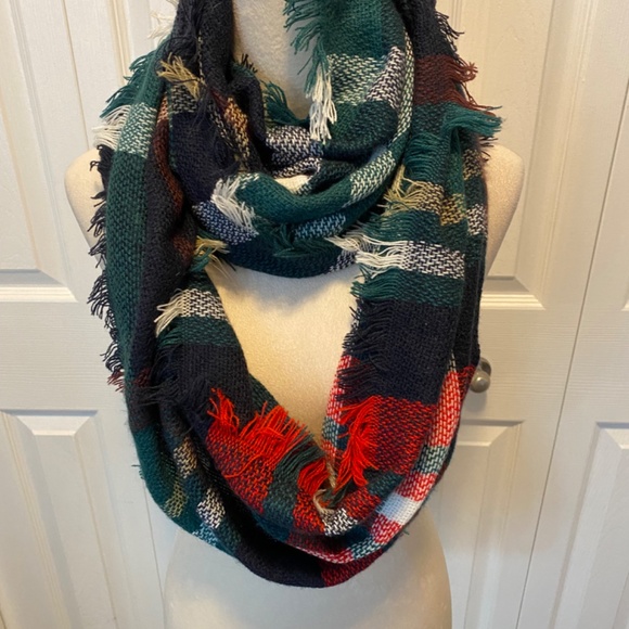 Women’s Kismet infinity scarf - Picture 2 of 5